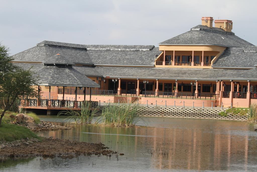 Phakalane Golf Estate Hotel Resort Габороне Екстер'єр фото