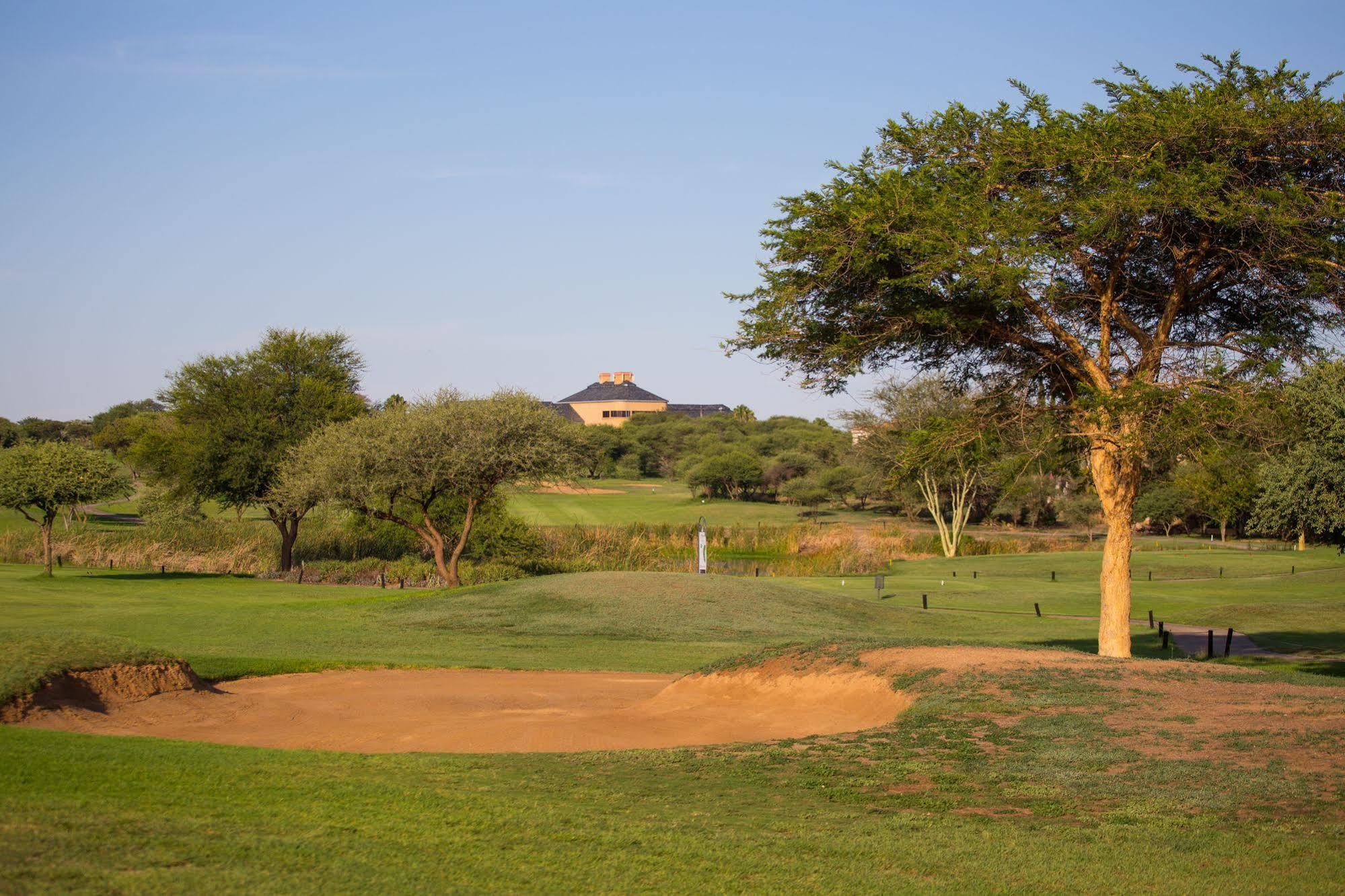 Phakalane Golf Estate Hotel Resort Габороне Екстер'єр фото